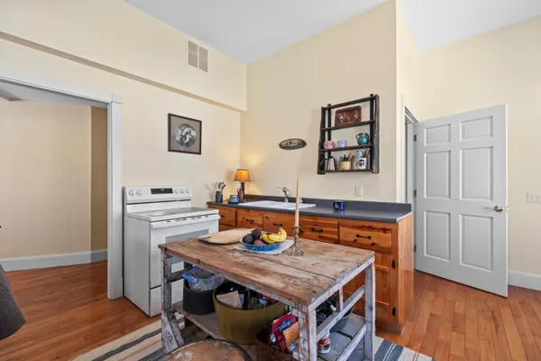 $235,000 | 31-33 Booker Street, Unit 4, Thomaston, ME 04861