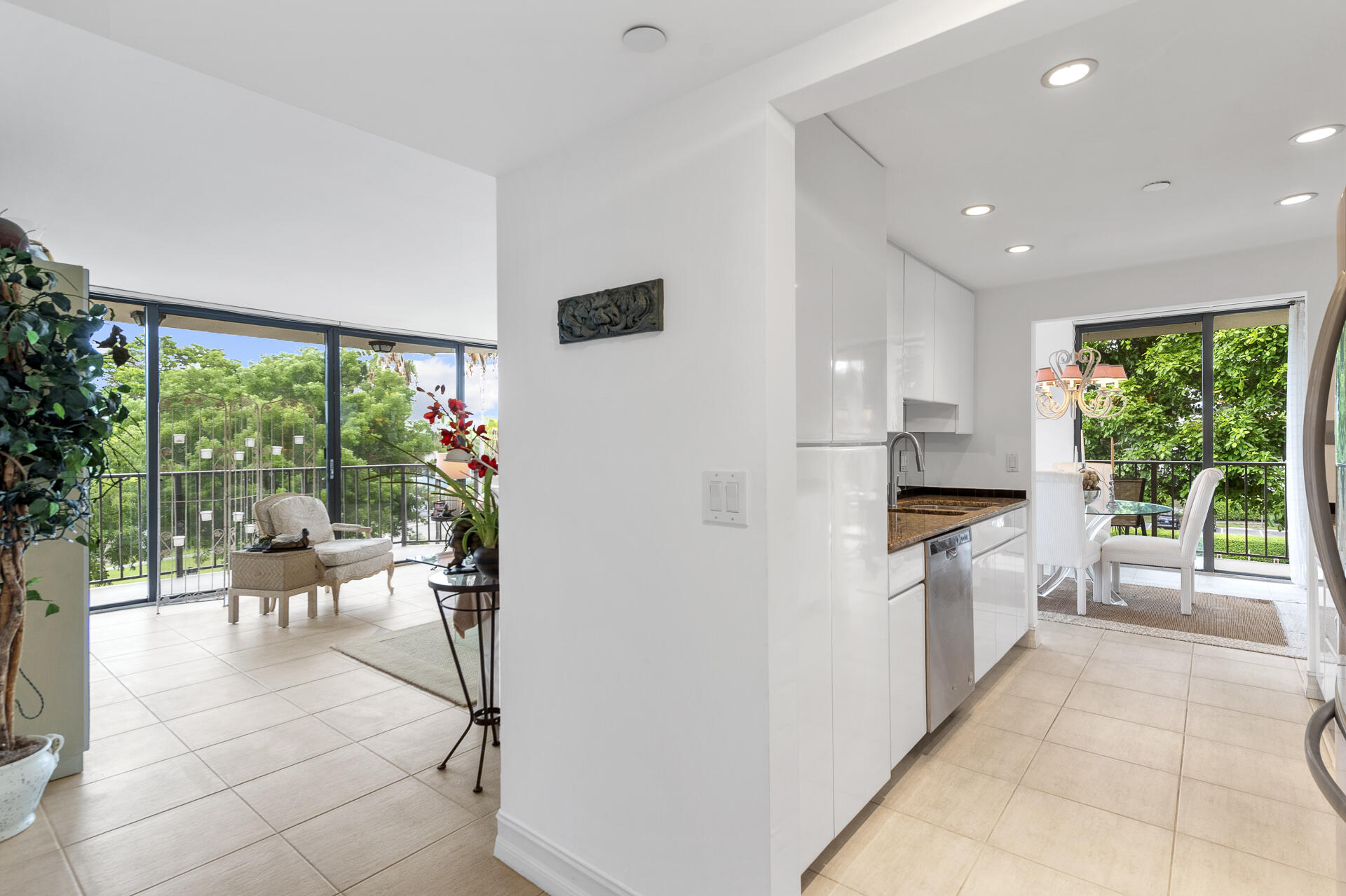 859 Jeffery Street, Unit 401 Boca Raton, FL 33487 - Photo 3 of 60 DSC_1317