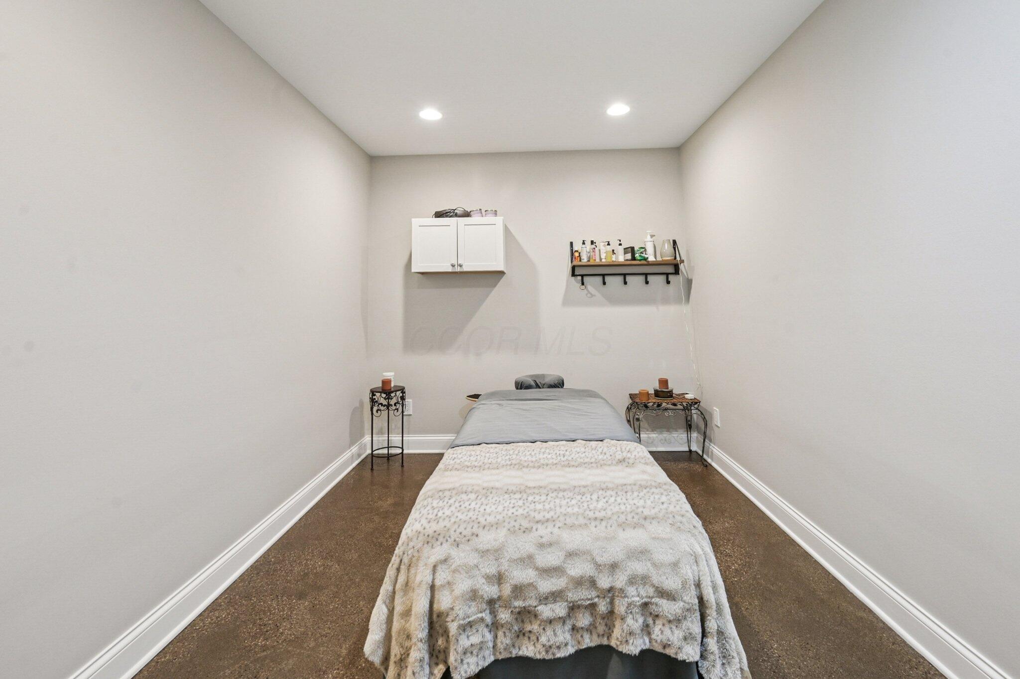 15340 Robins Road Johnstown, OH 43031 - Photo 85 of 142 Massage room