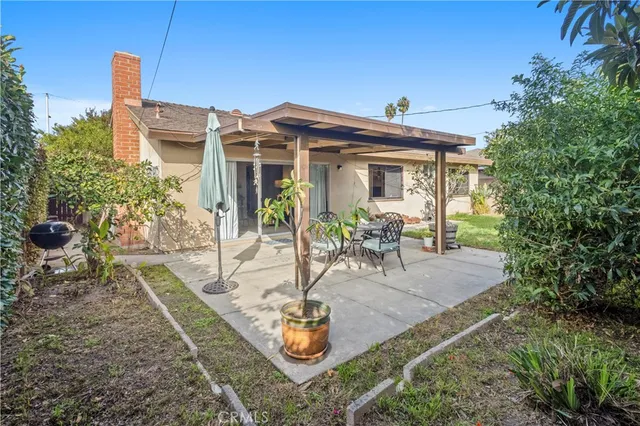 $1,100,000 | 6112 Tyndall Drive, Huntington Beach, CA 92647