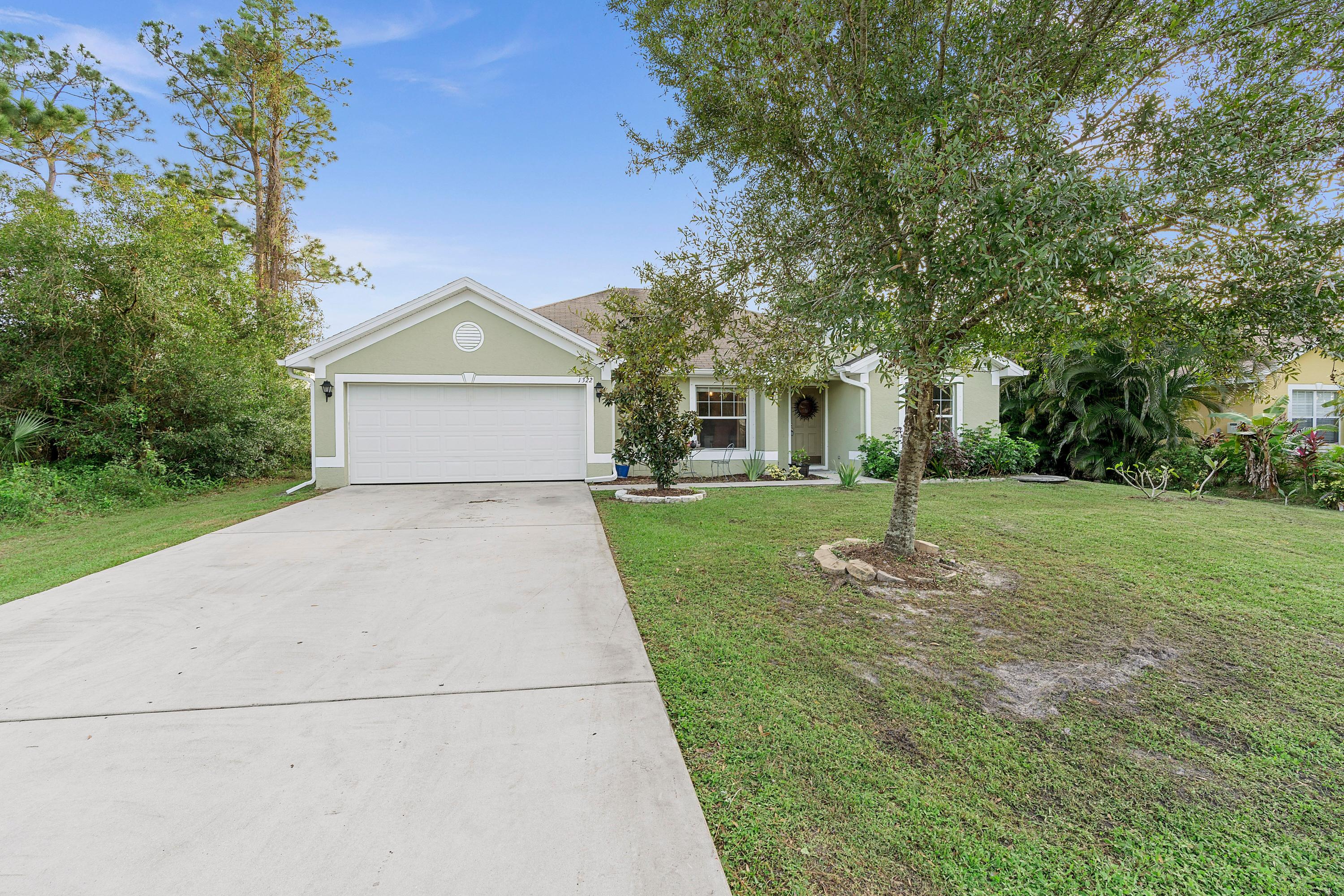 1322 Southwest Del Rio Boulevard Port St. Lucie, FL 34953 - Photo 2 of 21 23e1JuYA