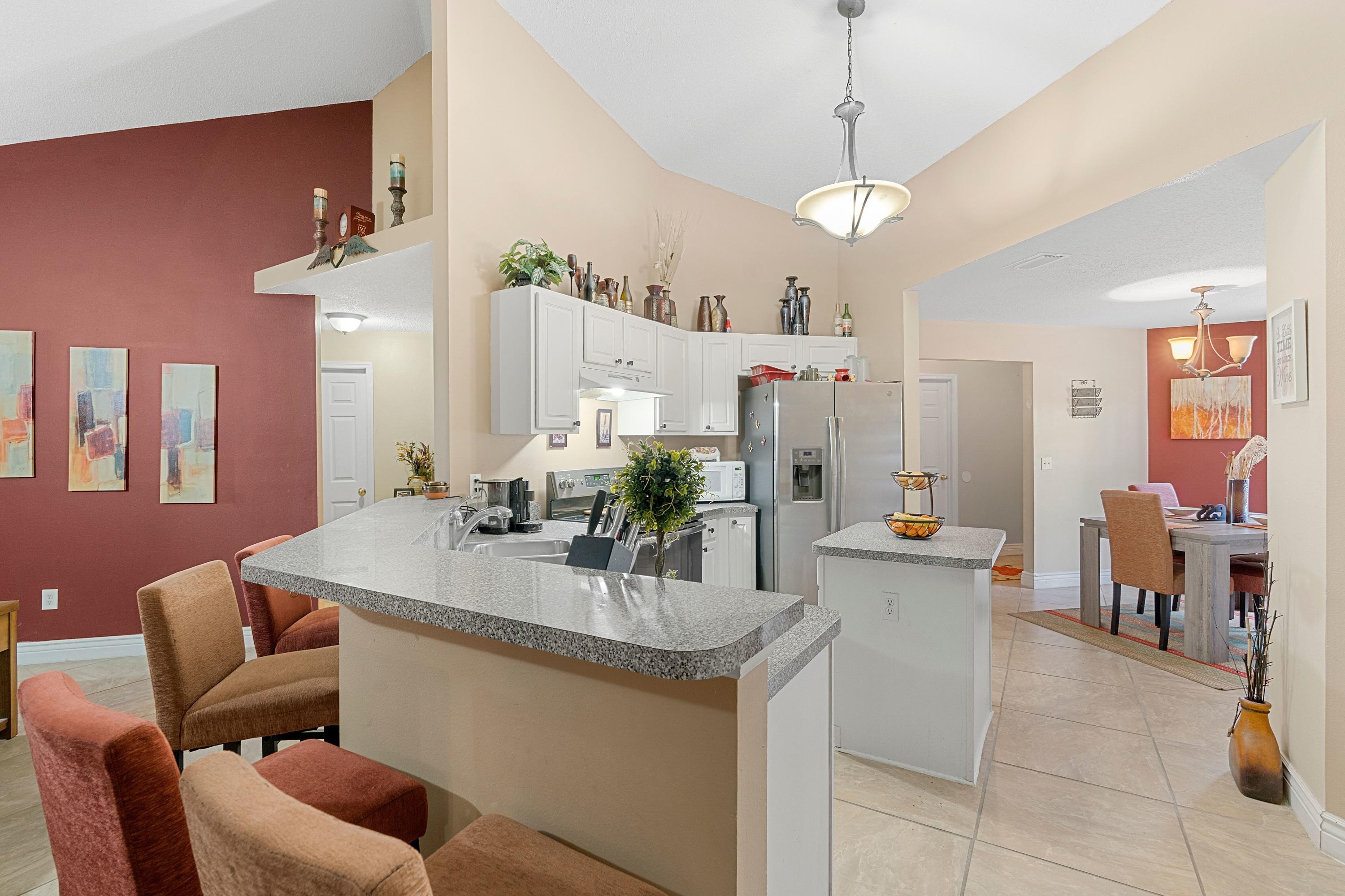1322 Southwest Del Rio Boulevard Port St. Lucie, FL 34953 - Photo 5 of 21 JY9dPVNA