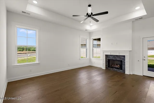 $379,900 | 660 Bolivar Drive, Nesbit, MS 38651