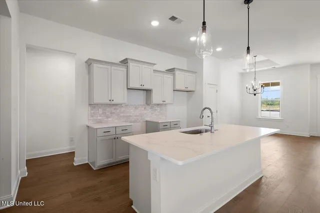 $379,900 | 660 Bolivar Drive, Nesbit, MS 38651