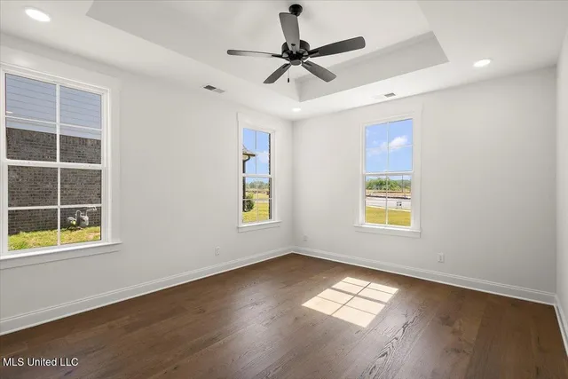 $379,900 | 660 Bolivar Drive, Nesbit, MS 38651