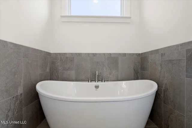 $379,900 | 660 Bolivar Drive, Nesbit, MS 38651