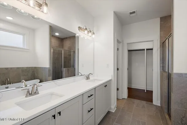 $379,900 | 660 Bolivar Drive, Nesbit, MS 38651