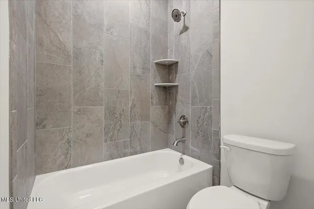 $379,900 | 660 Bolivar Drive, Nesbit, MS 38651