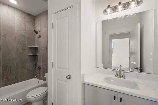 $379,900 | 660 Bolivar Drive, Nesbit, MS 38651