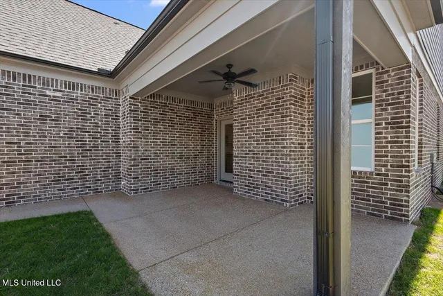 $379,900 | 660 Bolivar Drive, Nesbit, MS 38651