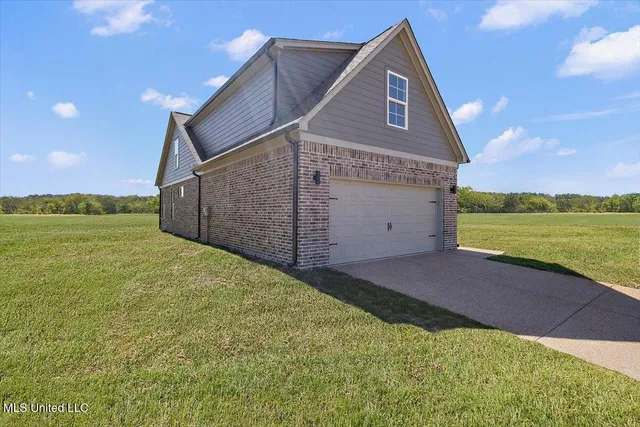 $379,900 | 660 Bolivar Drive, Nesbit, MS 38651