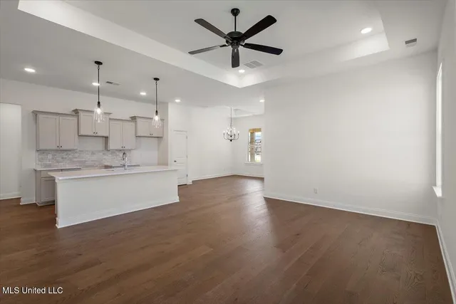 $379,900 | 660 Bolivar Drive, Nesbit, MS 38651