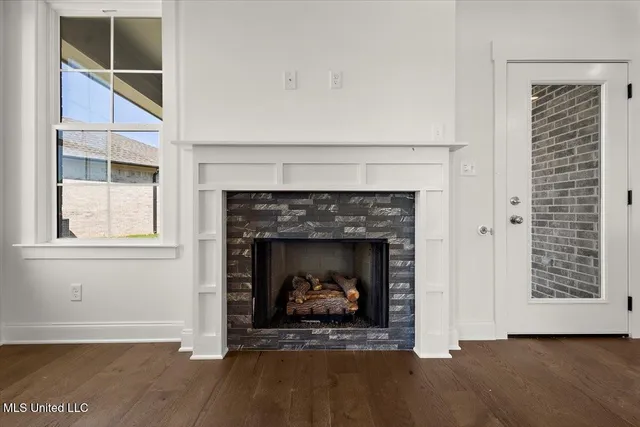 $379,900 | 660 Bolivar Drive, Nesbit, MS 38651