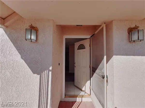 $1,950 | 630 East Simkins Road, Pahrump, NV 89060