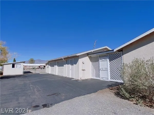 $1,950 | 630 East Simkins Road, Pahrump, NV 89060
