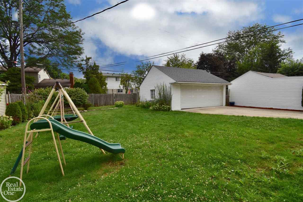 1086 Hawthorne Road Grosse Pointe, MI 48236 - Photo 10 of 31