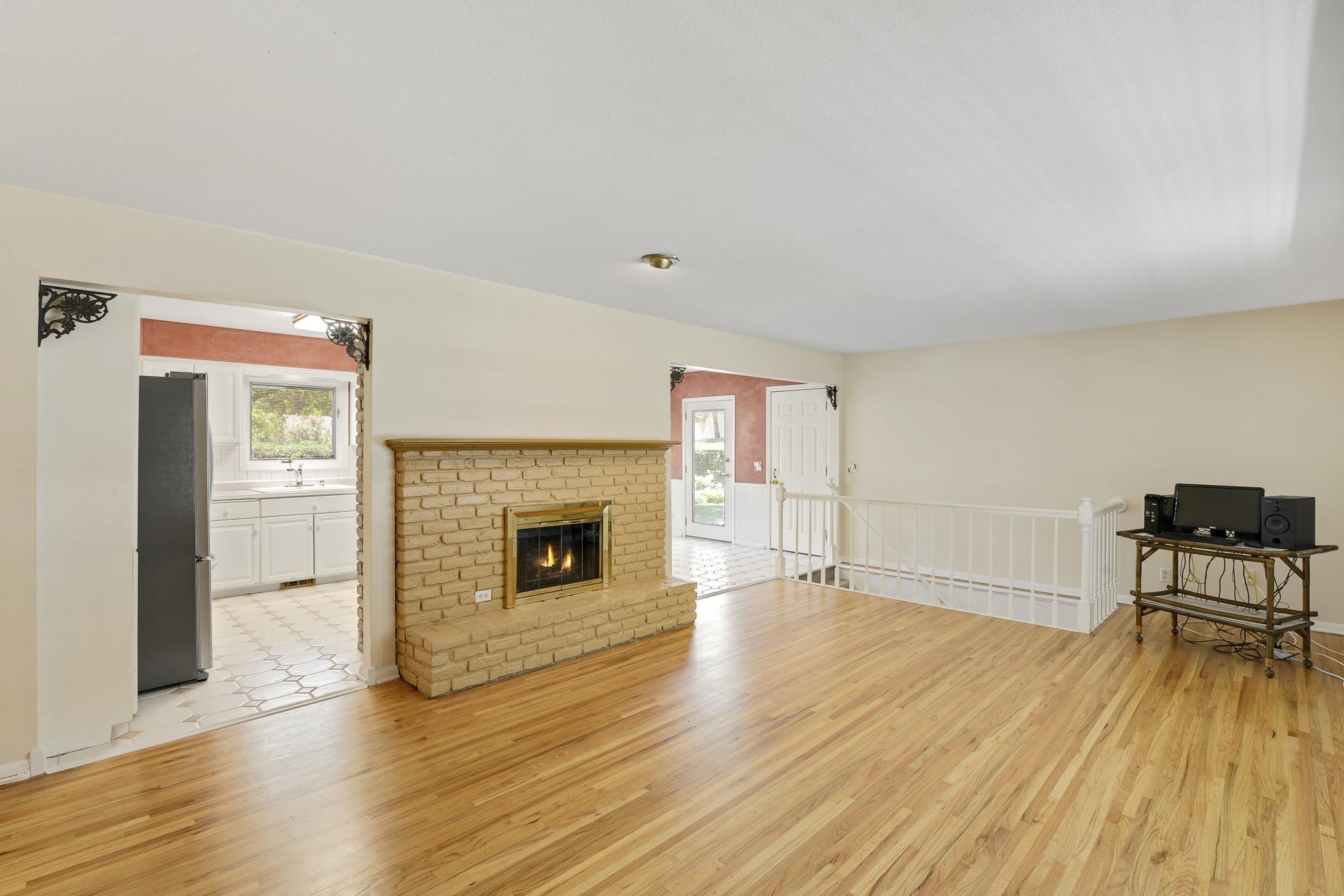 3822 Vandan Road Minnetonka, MN 55345 - Photo 4 of 26