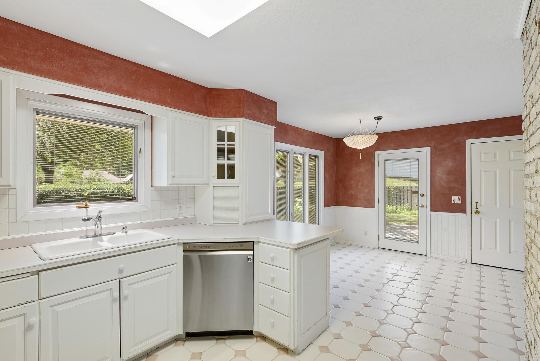 3822 Vandan Road Minnetonka, MN 55345 - Photo 8 of 26