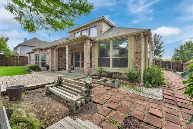 a view of a house with backyard and sitting area