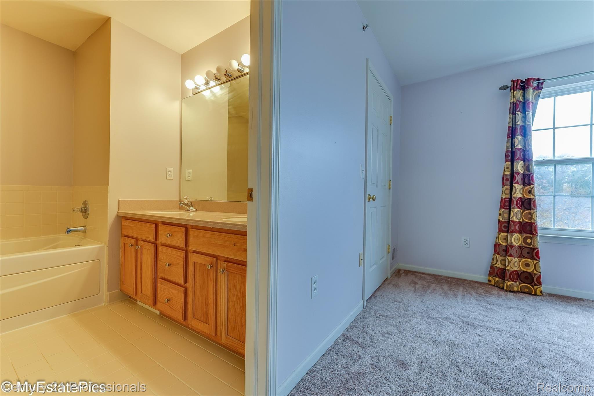 622 Cherry Orchard Road Canton, MI 48188 - Photo 20 of 40 622 cherry orchard dr canton-19.jpg