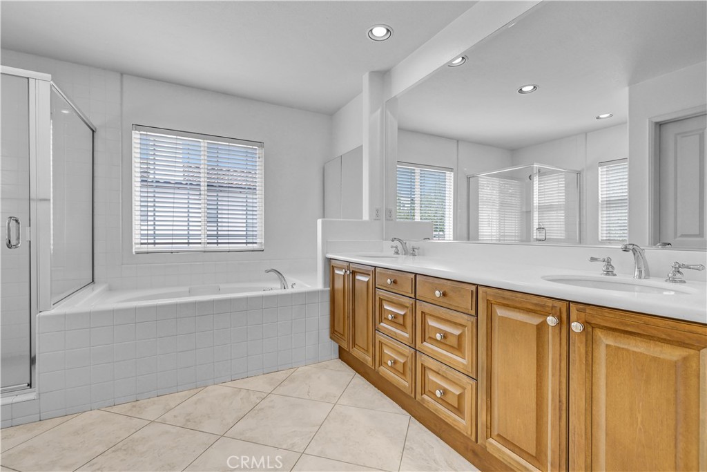 21 Skywood Street Ladera Ranch, CA 92694 - Photo 15 of 31 Primary Bathroom