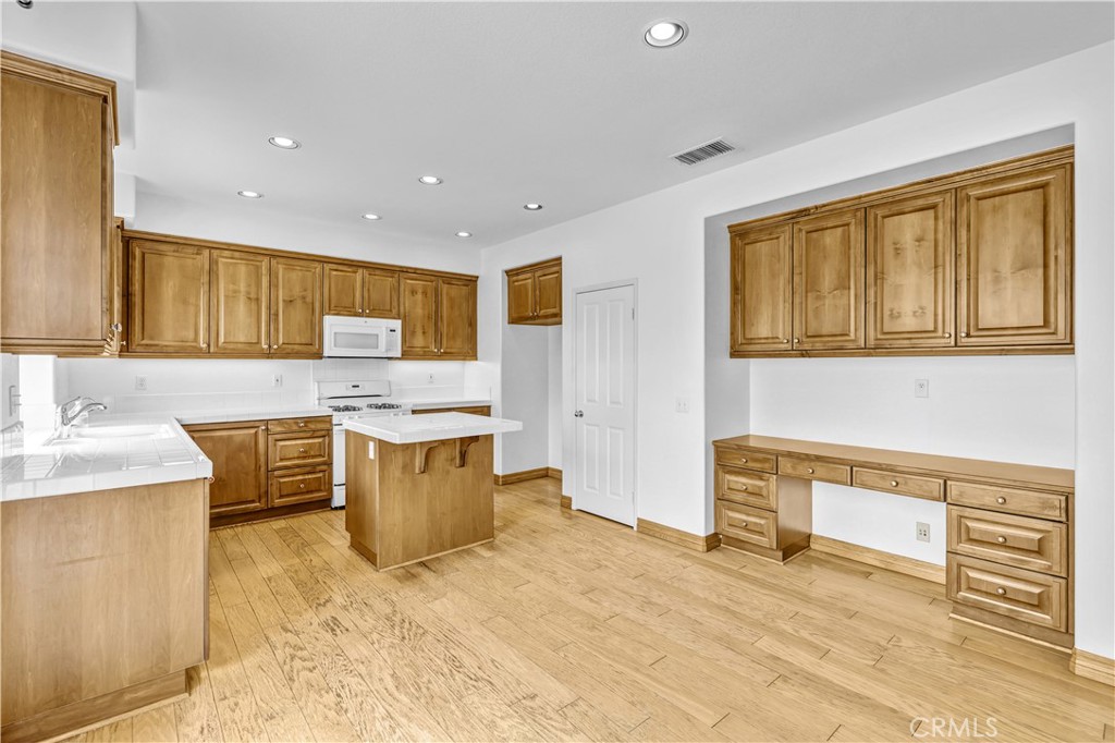 21 Skywood Street Ladera Ranch, CA 92694 - Photo 8 of 31 Kitchen