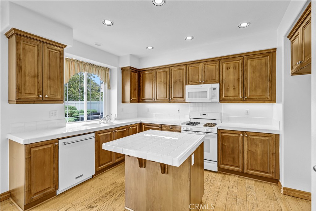 21 Skywood Street Ladera Ranch, CA 92694 - Photo 9 of 31 Kitchen