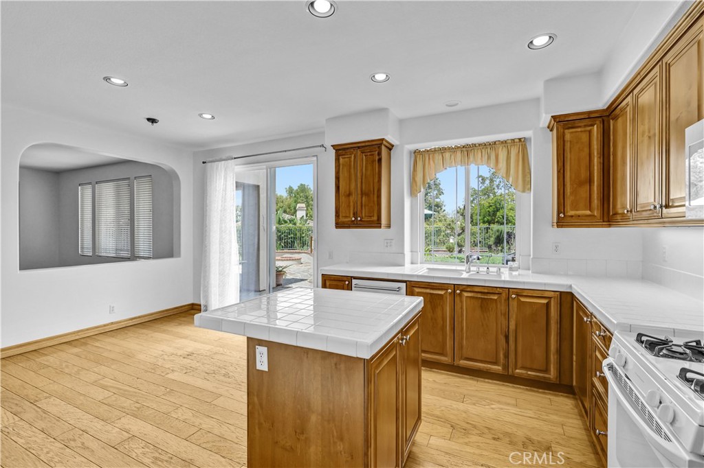 21 Skywood Street Ladera Ranch, CA 92694 - Photo 10 of 31 Kitchen