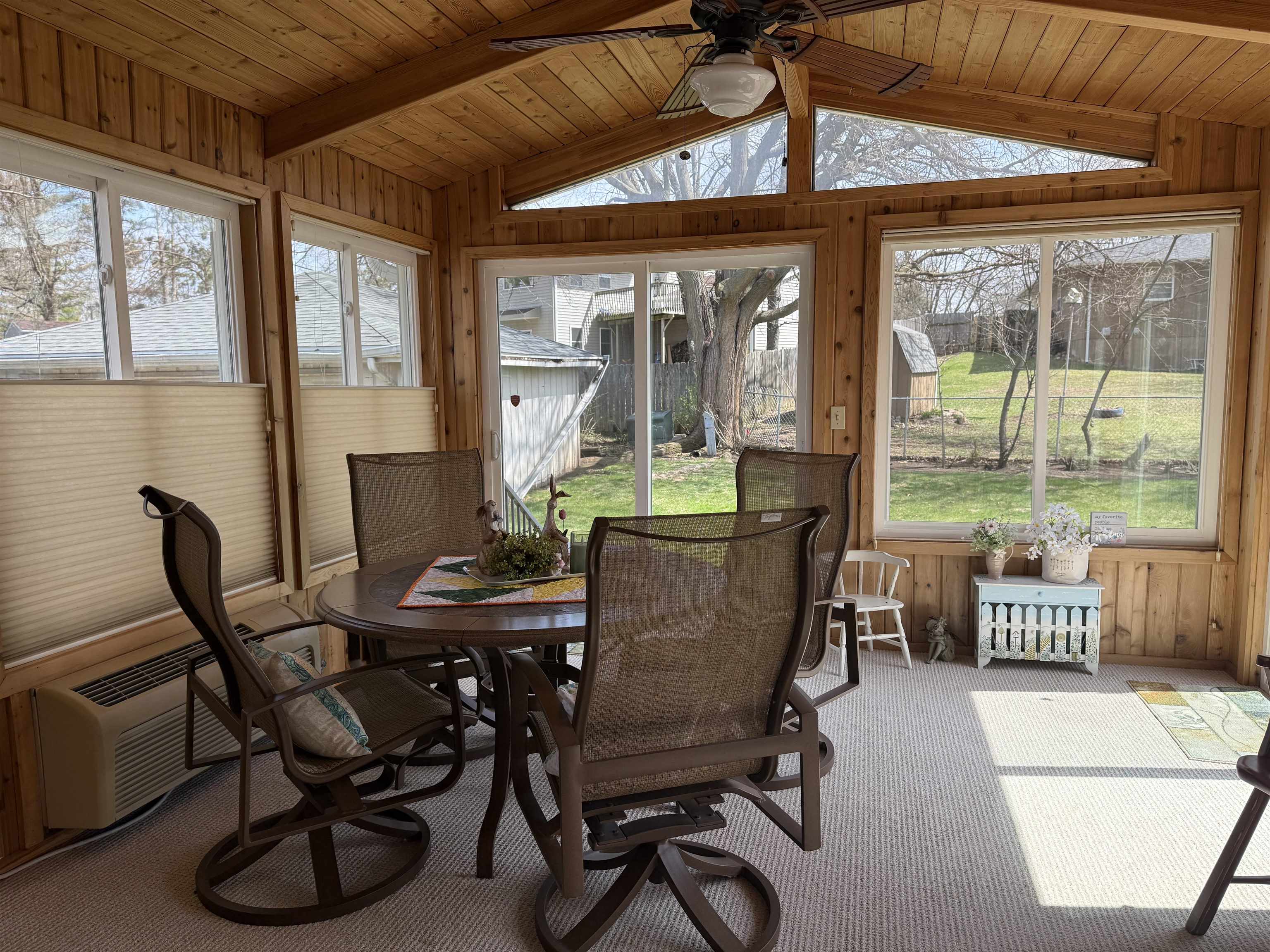 2822 Norway Pine Road Rockford, IL 61109 - Photo 13 of 18 a dining room with furniture and window