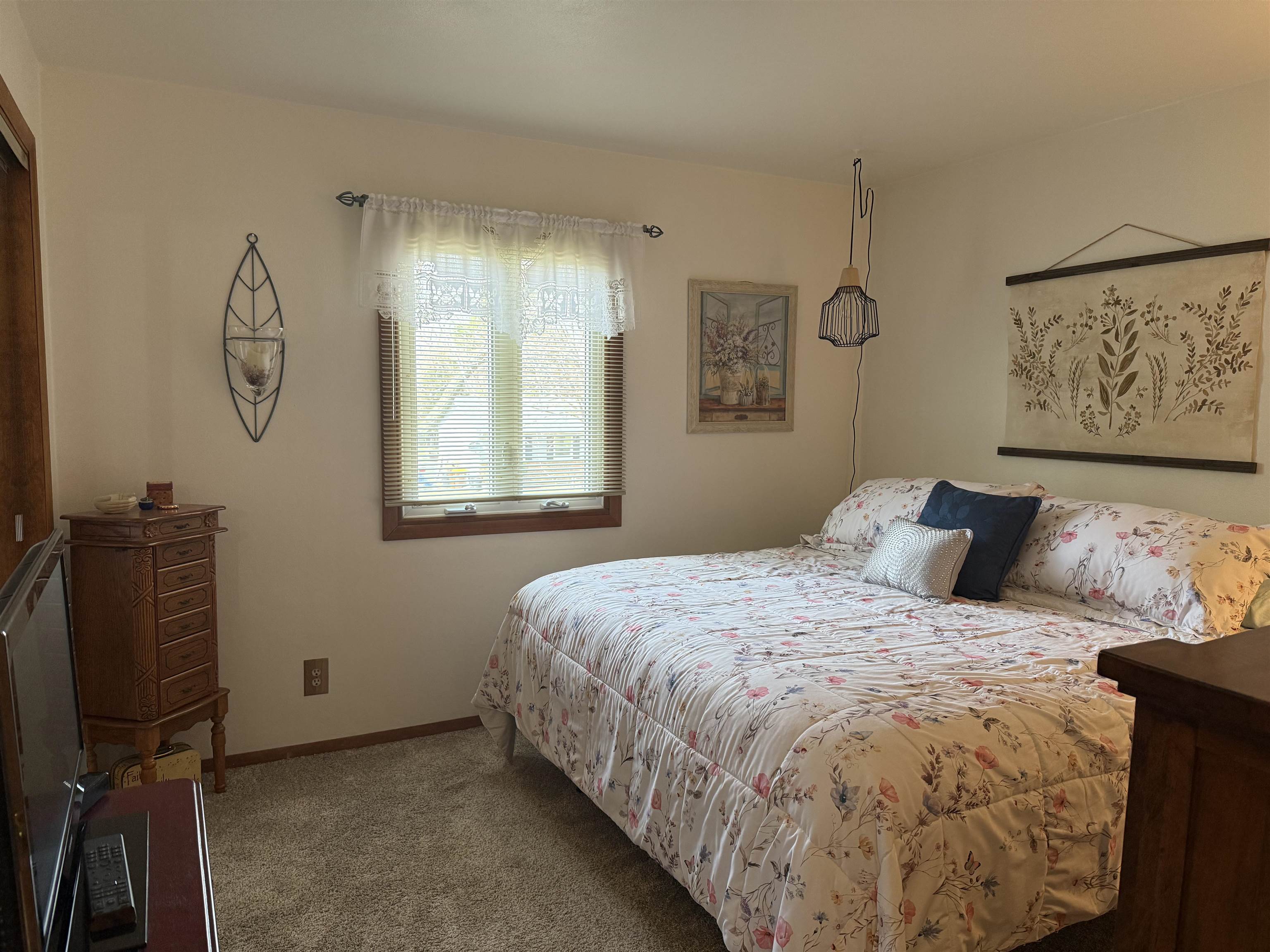 2822 Norway Pine Road Rockford, IL 61109 - Photo 8 of 18 a bedroom with a bed and a window