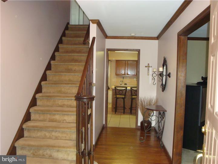 40 Jericho Road Southampton, PA 18966 - Photo 2 of 25 Foyer