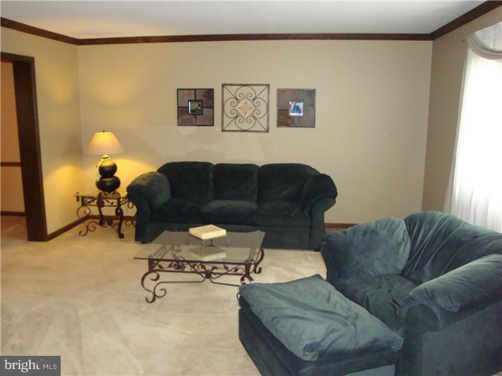 40 Jericho Road Southampton, PA 18966 - Photo 3 of 25 Living Room