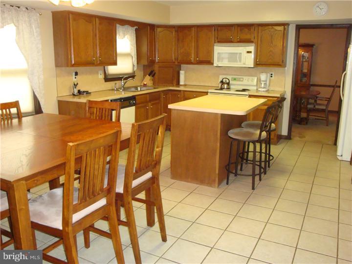 40 Jericho Road Southampton, PA 18966 - Photo 7 of 25 Kitchen