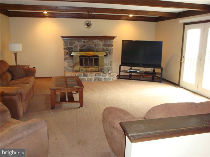 40 Jericho Road Southampton, PA 18966 - Photo 10 of 25 Family Room
