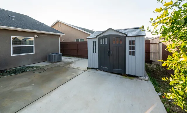 $539,000 | 6676 East Dayton Avenue, Fresno, CA 93727