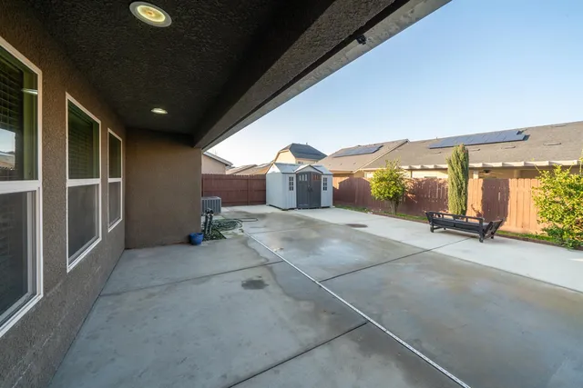 $539,000 | 6676 East Dayton Avenue, Fresno, CA 93727