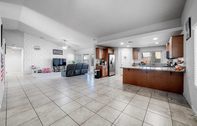 $539,000 | 6676 East Dayton Avenue, Fresno, CA 93727