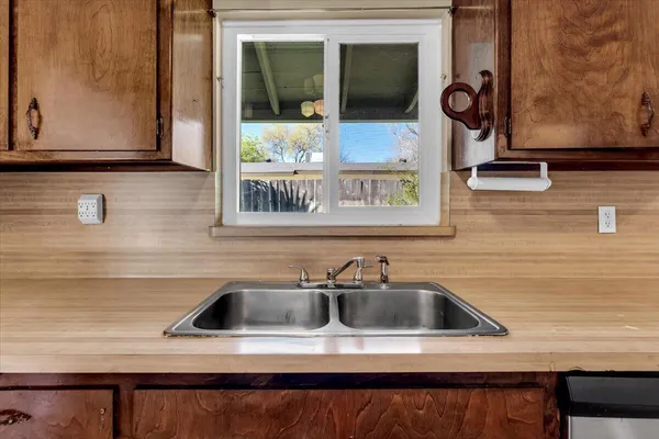 a close view of sink and tap