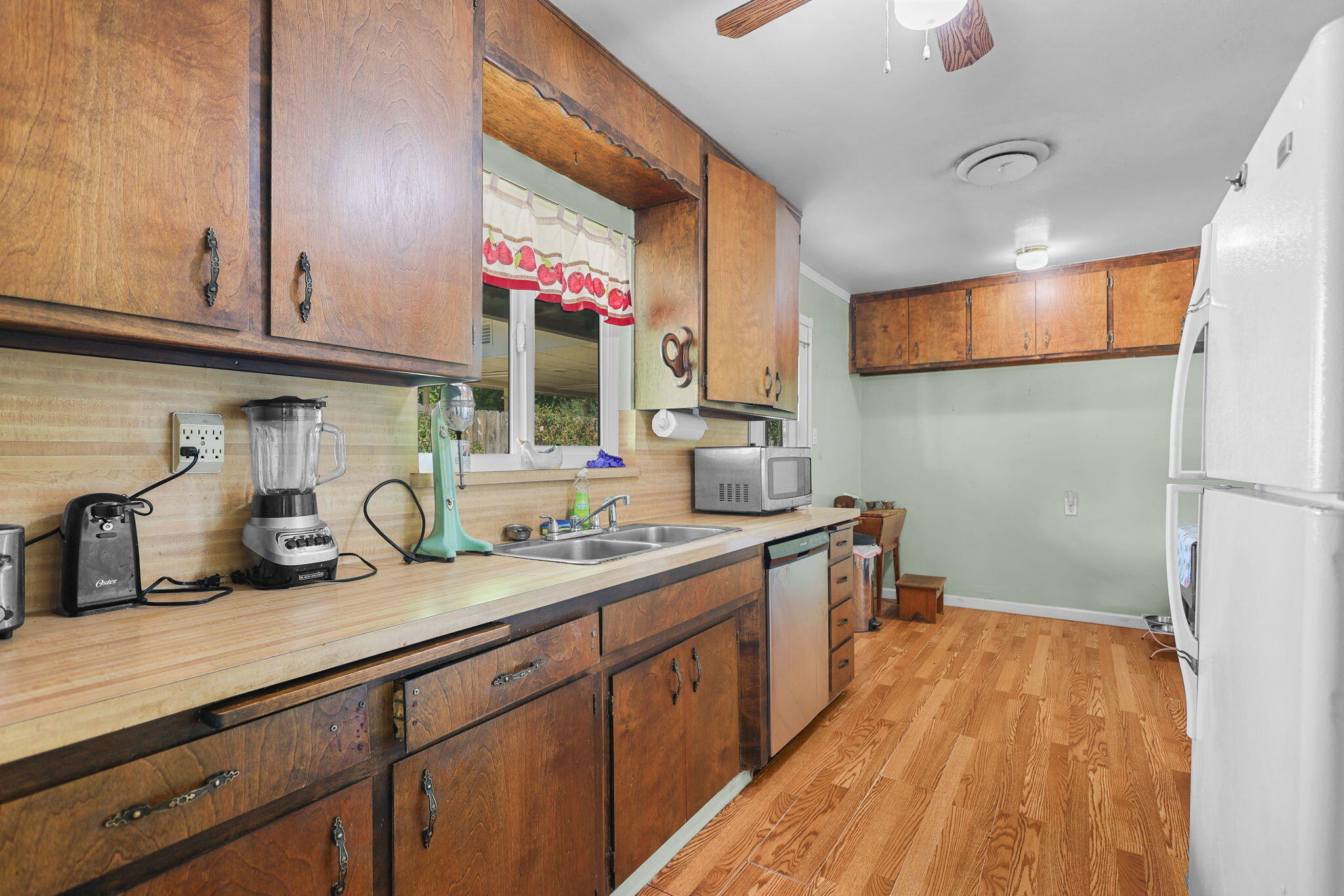 2165 Paris Avenue Redding, CA 96001 - Photo 4 of 22 a kitchen with sink and cabinets