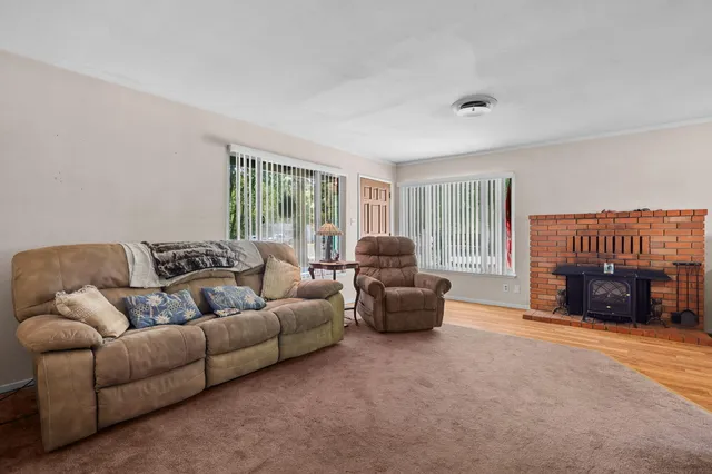 $299,000 | 2165 Paris Avenue, Redding, CA 96001