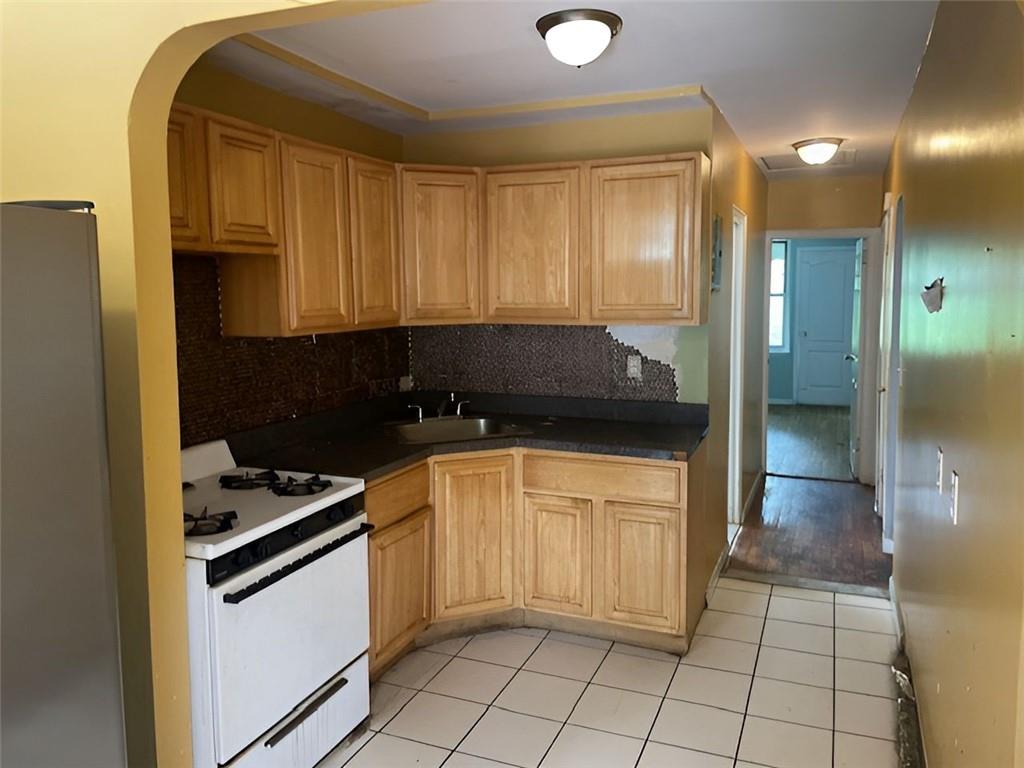 5215 Clarendon Road Brooklyn, NY 11203 - Photo 3 of 11 Gallery Image 3