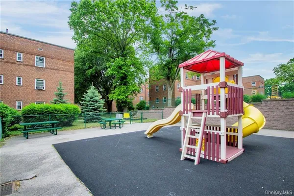 $2,450 | 330 South Broadway, Unit A6, Tarrytown, NY 10591