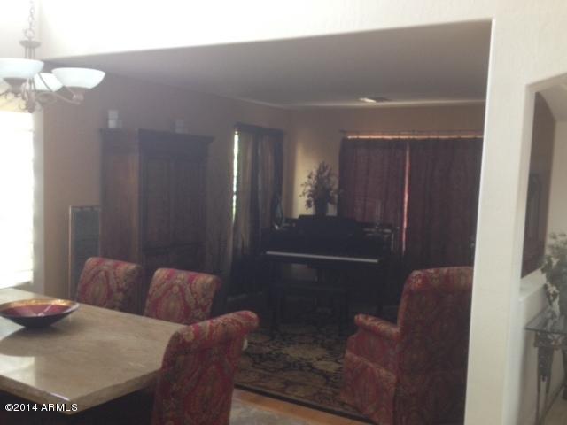 1720 East Beverly Road Phoenix, AZ 85042 - Photo 6 of 20 Family Room