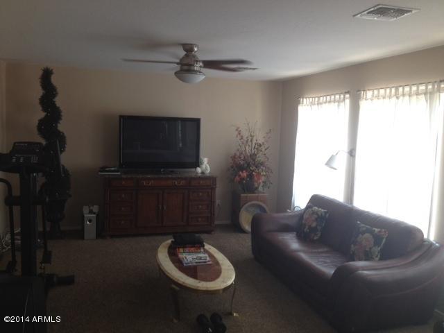 1720 East Beverly Road Phoenix, AZ 85042 - Photo 7 of 20 Living Room