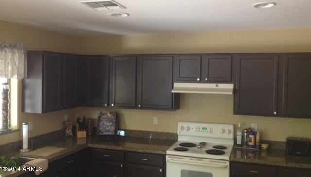 1720 East Beverly Road Phoenix, AZ 85042 - Photo 9 of 20 Kitchen