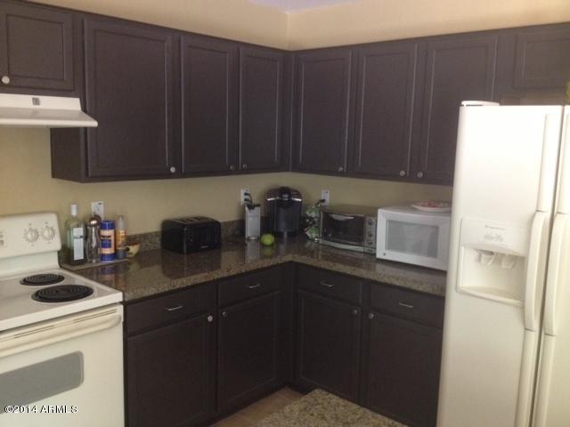 1720 East Beverly Road Phoenix, AZ 85042 - Photo 10 of 20 Kitchen 2