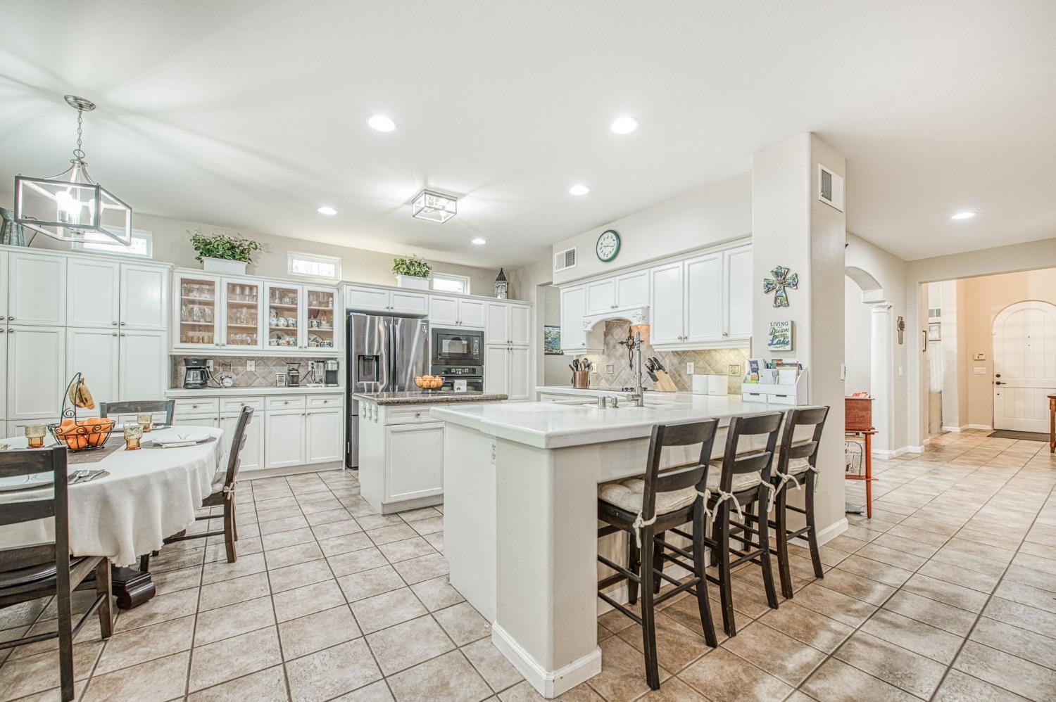 4626 North Arrow Ridge Way Clovis, CA 93619 - Photo 17 of 79