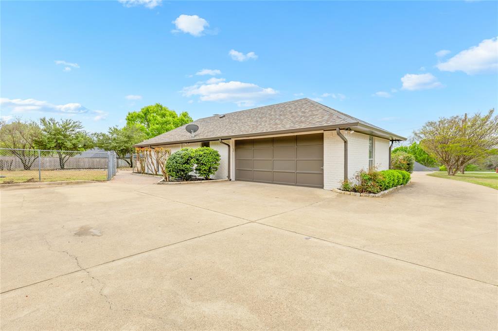 2850 Oak Tree Lane Midlothian, TX 76065 - Photo 36 of 40 a house view with a outdoor space