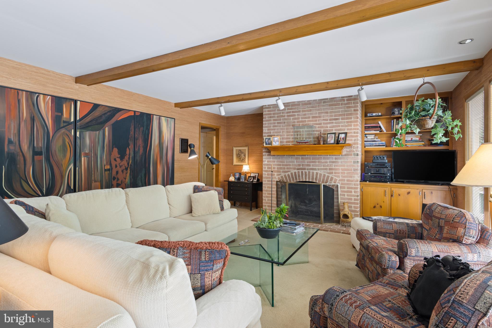 1043 Beaumont Road Berwyn, PA 19312 - Photo 8 of 39 Great room