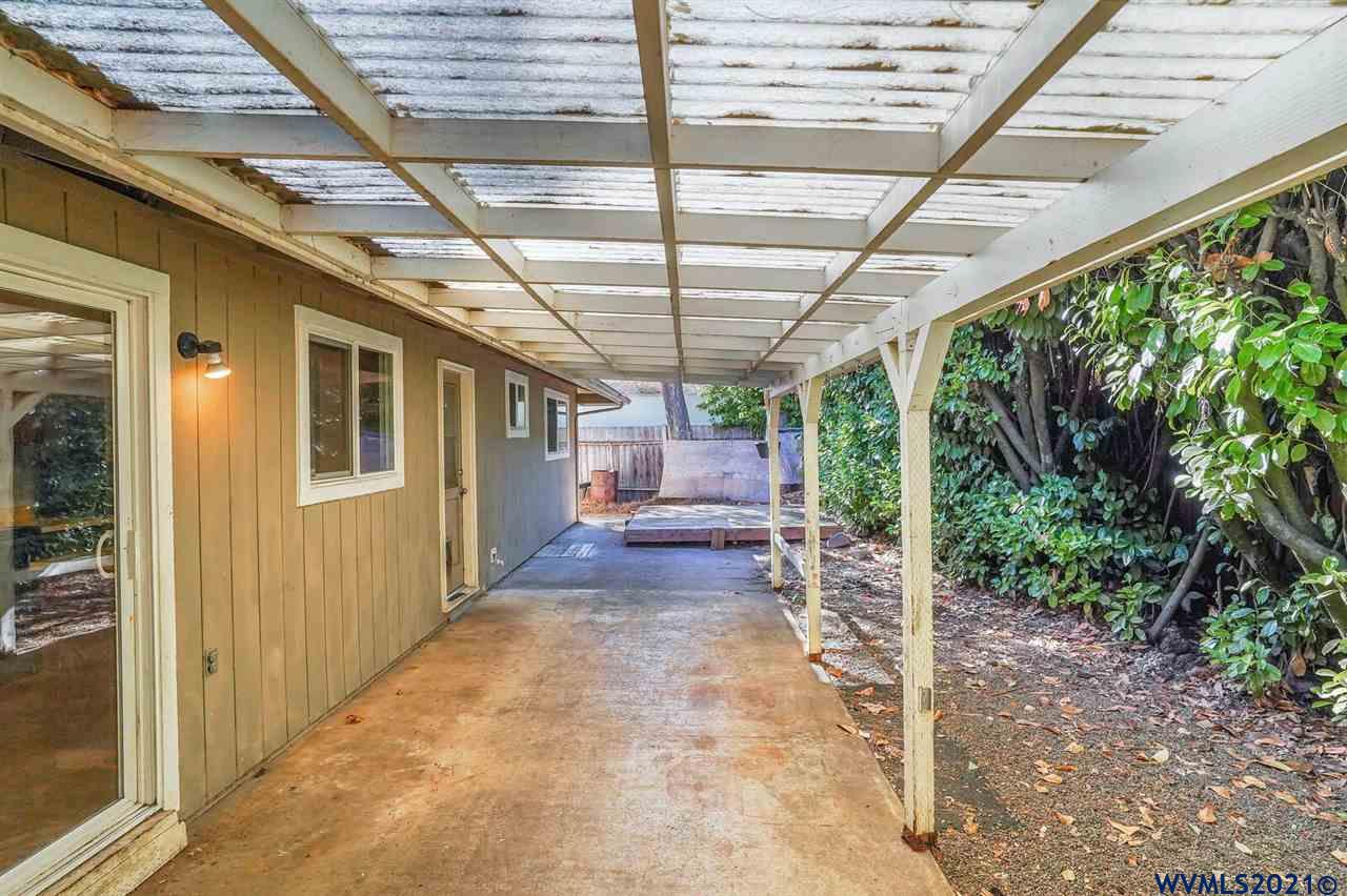 220 Southwest Maple Street Dallas, OR 97338 - Photo 6 of 31 Gallery Image 6